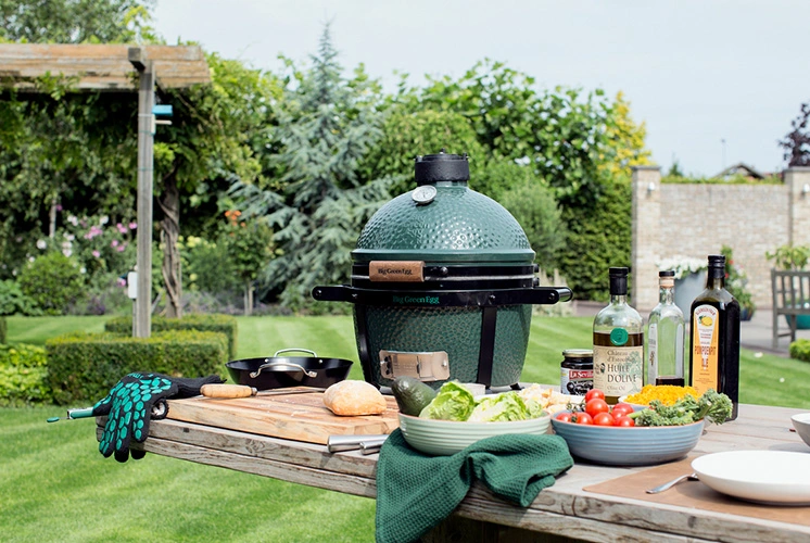 Big Green Egg im Garten
